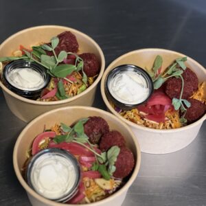 Salat m. quinoa & falafel